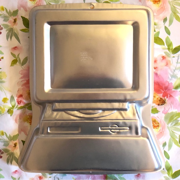 COMPUTER CAKE PAN by Wilton - Picture 3 of 9
